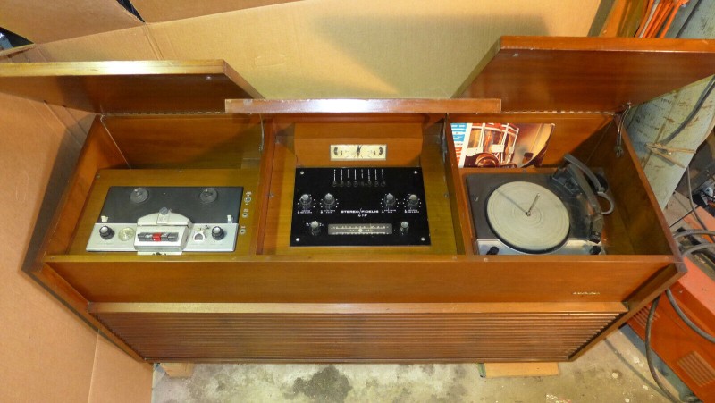 Voice of Music model 1000 console stereo #2.jpg