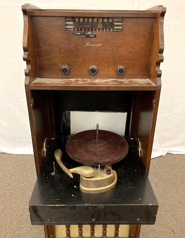 Farnsworth Radio-Phono-2.jpg