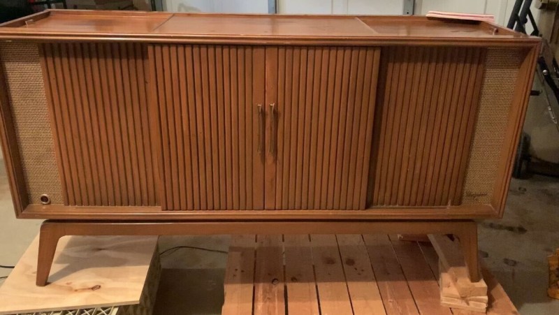 Magnavox model 1MP357R Stereo Theater, 1962.jpg
