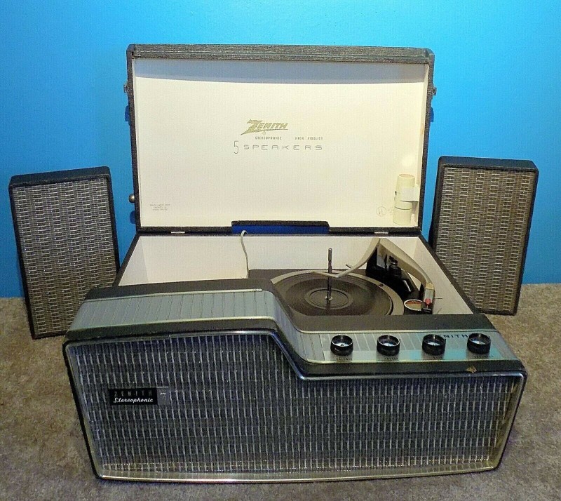 Zenith KPS-80C portable stereo.jpg