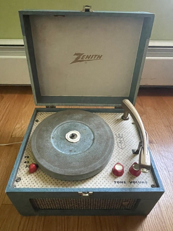 Zenith AP-6B record player.jpg