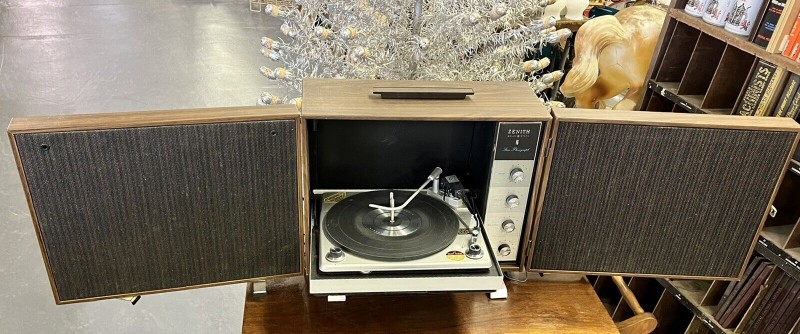 Zenith Z558W solid state portable stereo.jpg