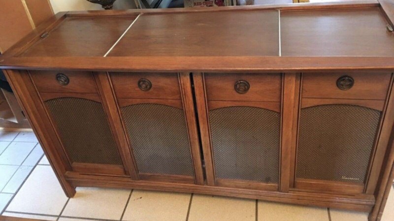 Magnavox 1ST665 little Imperial console stereo.jpg
