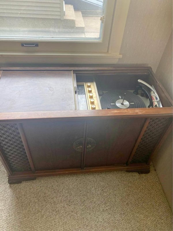 console 5723.jpg