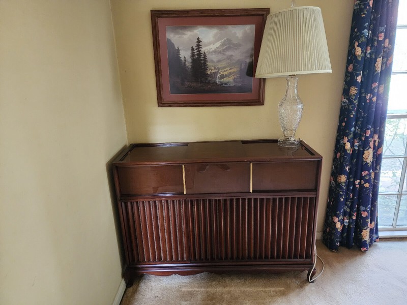 1958 Magnavox Concert Grand converted to stereo.jpg