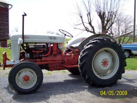 1956Ford 800.jpg