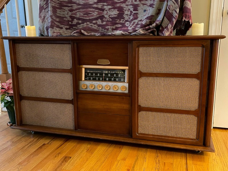 '61 Magnavox Concert Grand 1ST801 with no legs.jpg